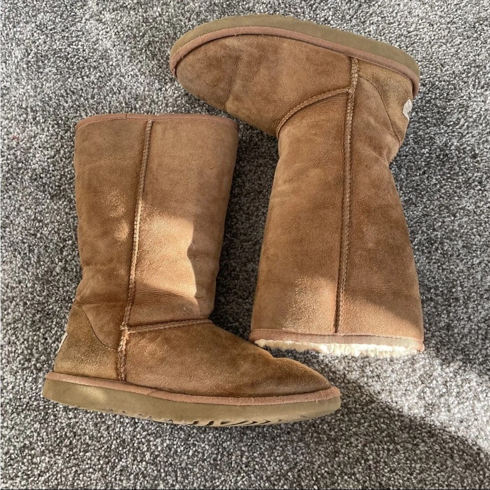 UGG Boots Womens 4 Brown Suede Leather Sheepskin Lining Comfort S/N 5229 Cozy - Picture 9 of 14